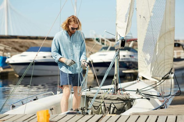 Quel est l'âge minimum pour louer un yacht ?